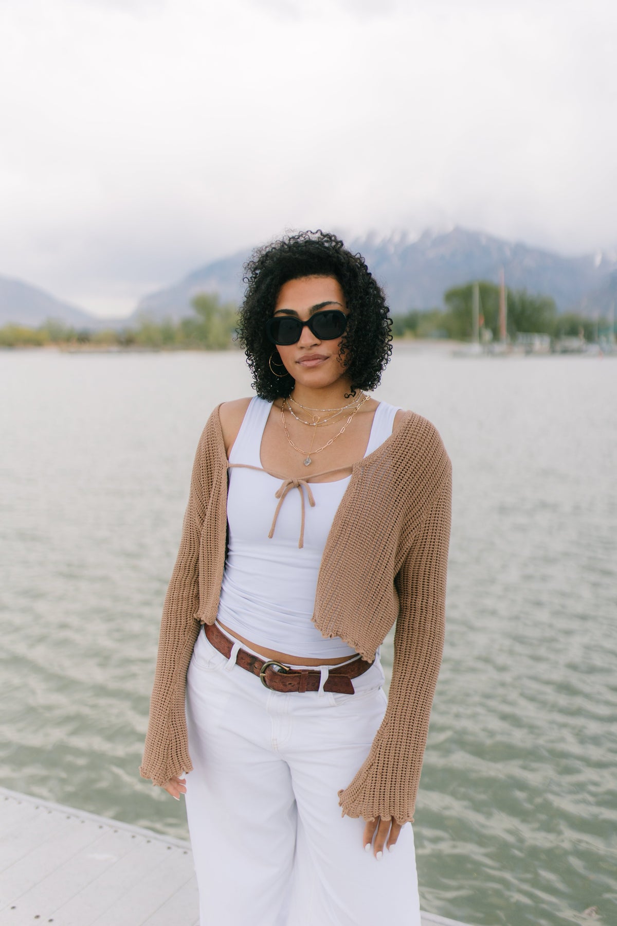 AURI Flora Black sunglasses - model