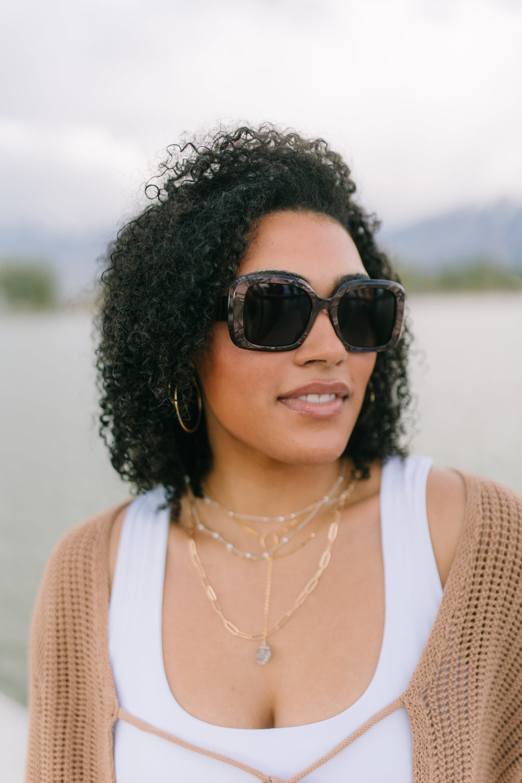 AURI Indie Brown Tortoise/ Gold sunglasses - model