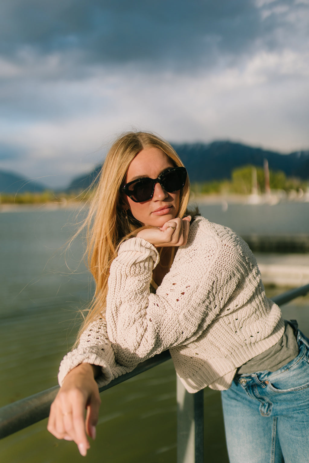 AURI Dana Rose Tortoise sunglasses - model