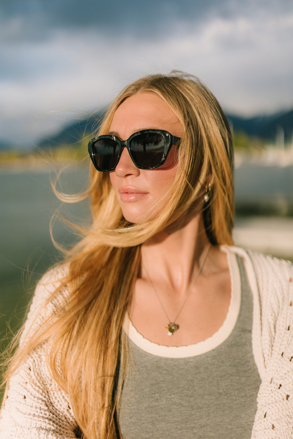 AURI Dana Black Enigma sunglasses - model